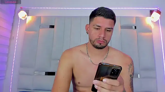 Jacoob19  online show from February 2025 06:56:02 PM