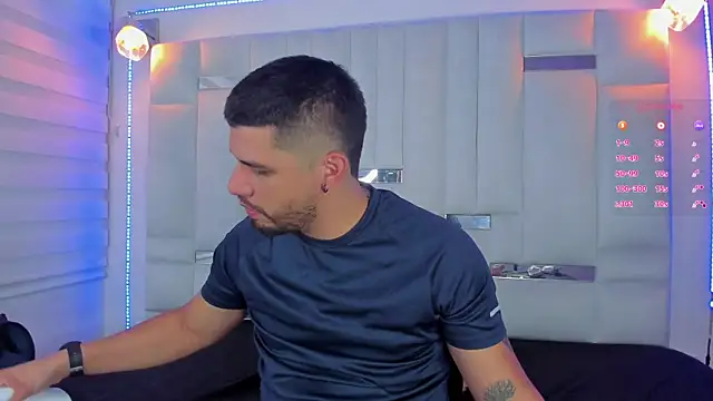 Jacoob19  online show from February 2025 06:37:02 PM