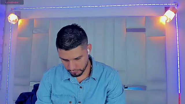 Jacoob19  online show from February 2025 03:32:02 PM