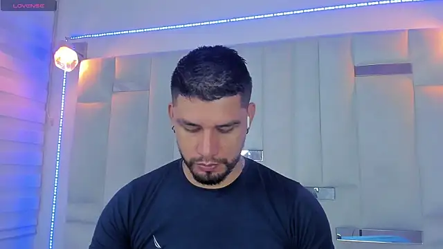 Jacoob19  online show from February 2025 01:13:02 PM