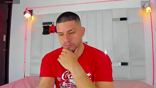 Jacoob19  online show from October 2025 12:28:01 PM