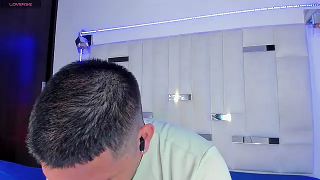 Jacoob19  online show from November 2025 01:11:01 PM