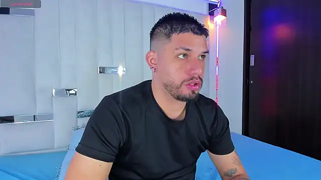 Jacoob19  online show from November 2025 12:48:02 PM