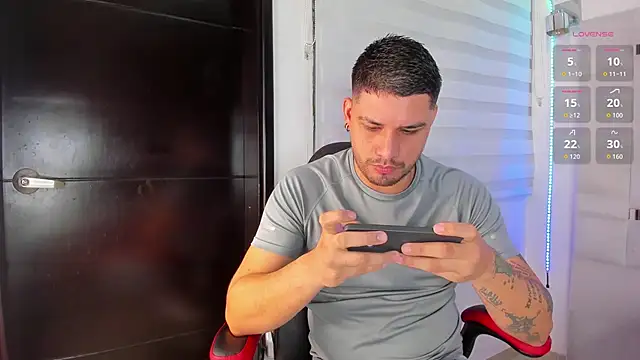 Jacoob19  online show from November 2025 01:03:01 PM