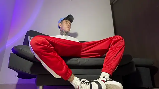 Saturno v online show from March 2025 05:05:02 AM