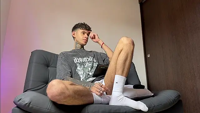 Saturno v online show from March 2025 10:49:02 AM