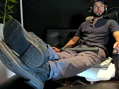 Snapshot of alessandro_wye chatting on October 2025 03:03:02 AM alessandro wye online show from October 2025 03:03:02 AM