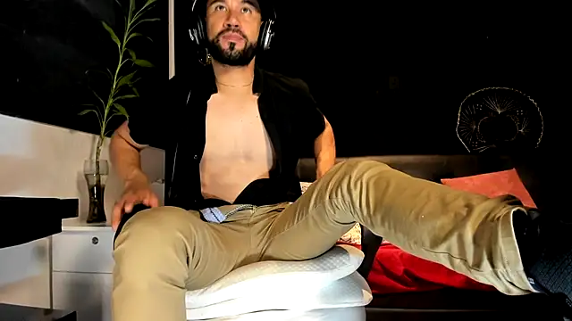 Snapshot of alessandro_wye chatting on November 2025 03:01:02 AM alessandro wye online show from November 2025 03:01:02 AM