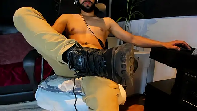 Snapshot of alessandro_wye chatting on December 2025 10:11:02 AM alessandro wye online show from December 2025 10:11:02 AM