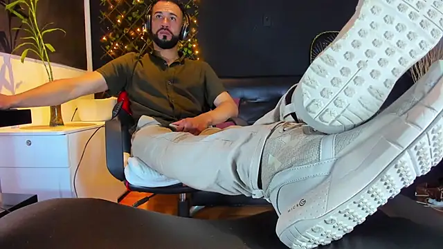 Snapshot of alessandro_wye chatting on February 2026 08:30:01 AM alessandro wye online show from February 2026 08:30:01 AM