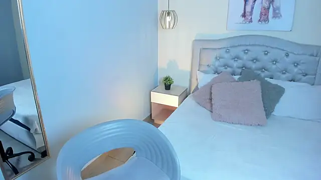 escarleth   online show from November 2025 01:01:01 PM