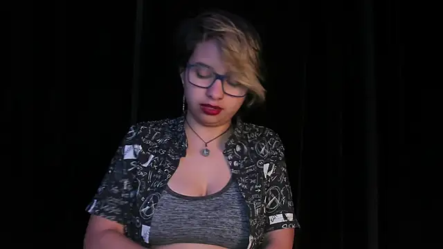 Snapshot of NovaGlitz chatting on December 2024 11:47:01 AM NovaGlitz online show from December 2024 11:47:01 AM