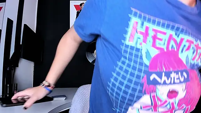 Snapshot of NovaGlitz chatting on December 2024 11:32:02 AM NovaGlitz online show from December 2024 11:32:02 AM