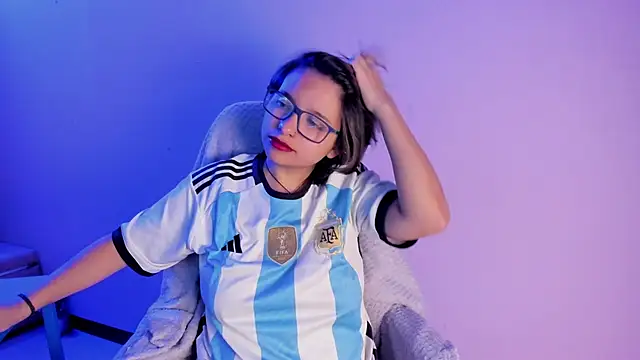 Snapshot of NovaGlitz chatting on January 2025 11:43:02 AM NovaGlitz online show from January 2025 11:43:02 AM