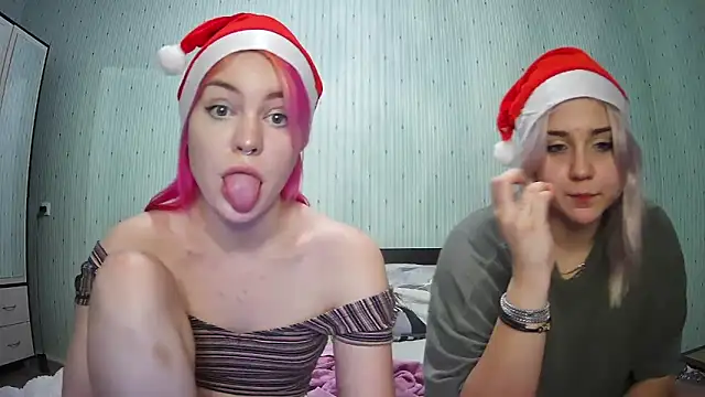 Snapshot of ChrisGirls chatting on December 2024 01:25:01 PM ChrisGirls online show from December 2024 01:25:01 PM