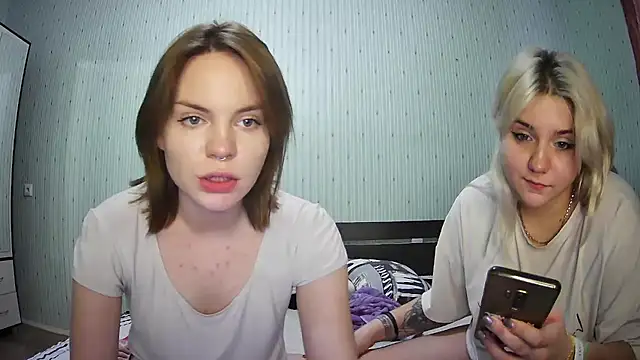 Snapshot of ChrisGirls chatting on February 2025 02:02:02 PM ChrisGirls online show from February 2025 02:02:02 PM