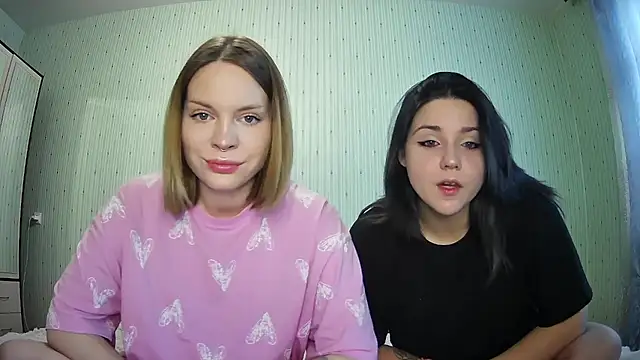 Snapshot of ChrisGirls chatting on October 2025 10:25:01 AM ChrisGirls online show from October 2025 10:25:01 AM