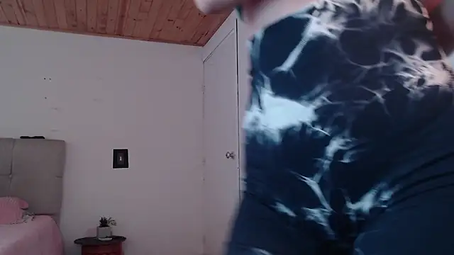 Snapshot of Emilyswan04 chatting on January 2025 07:43:01 PM Emilyswan04 online show from January 2025 07:43:01 PM