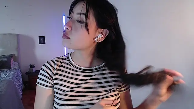 Snapshot of Emilyswan04 chatting on January 2025 06:59:02 PM Emilyswan04 online show from January 2025 06:59:02 PM