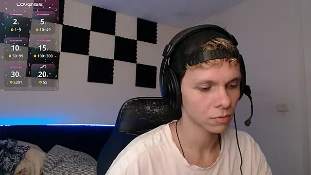 bryamado69 online show from October 2025 08:20:01 PM