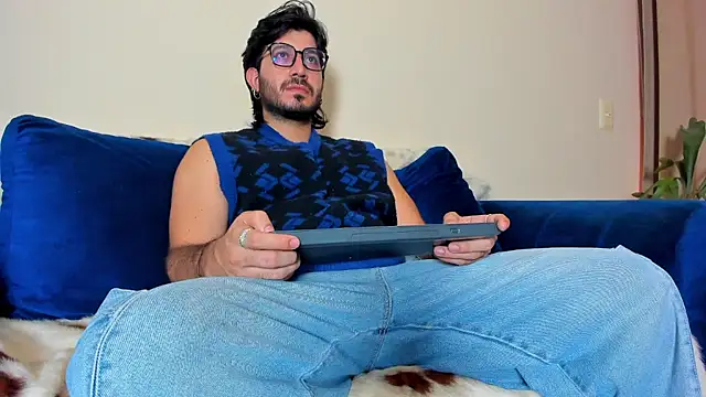 Snapshot of Ackerman_Eren_ chatting on January 2025 06:25:01 PM Ackerman Eren  online show from January 2025 06:25:01 PM