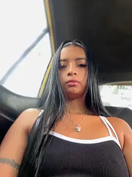 Laura fernandezII online show from January 2025 01:30:01 PM