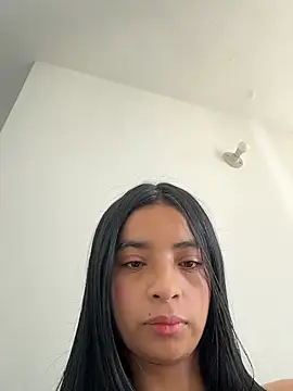 Laura fernandezII online show from November 2025 04:43:02 PM