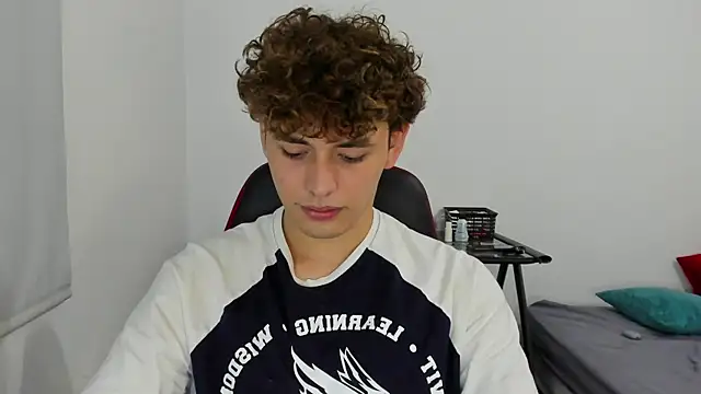 Snapshot of dani_2226 chatting on December 2024 07:43:01 AM dani 2226 online show from December 2024 07:43:01 AM