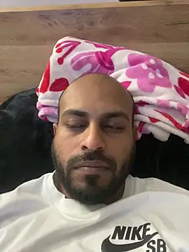 islandvybee55 online show from April 2026 03:24:01 PM