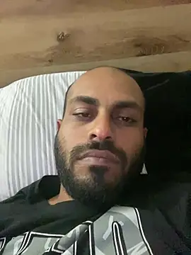 Snapshot of islandvybee55 chatting on May 2026 09:32:02 PM islandvybee55 online show from May 2026 09:32:02 PM
