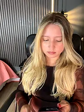 Snapshot of MiaPetit_ chatting on September 2025 12:11:01 AM MiaPetit  online show from September 2025 12:11:01 AM