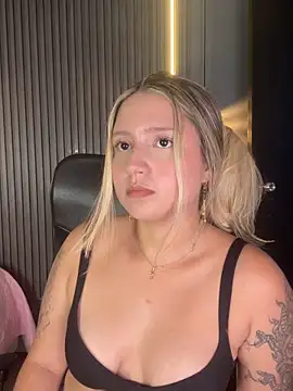 Snapshot of MiaPetit_ chatting on September 2025 12:54:01 AM MiaPetit  online show from September 2025 12:54:01 AM