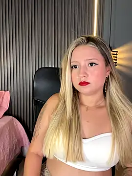 Snapshot of MiaPetit_ chatting on September 2025 11:37:02 PM MiaPetit  online show from September 2025 11:37:02 PM