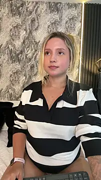 Snapshot of MiaPetit_ chatting on October 2025 12:16:01 AM MiaPetit  online show from October 2025 12:16:01 AM