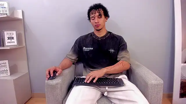 Dominick star online show from November 2025 04:04:01 AM