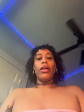 loveluna8 online show from April 2026 01:42:02 PM