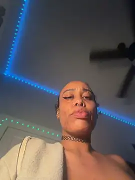 Snapshot of loveluna8 chatting on June 2026 10:16:02 PM loveluna8 online show from June 2026 10:16:02 PM