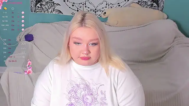 Snapshot of LilyBelll chatting on December 2024 01:43:01 AM LilyBelll online show from December 2024 01:43:01 AM
