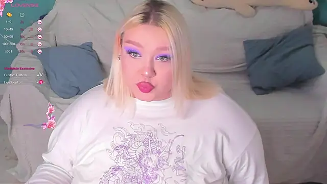 Snapshot of LilyBelll chatting on January 2025 07:15:01 PM LilyBelll online show from January 2025 07:15:01 PM