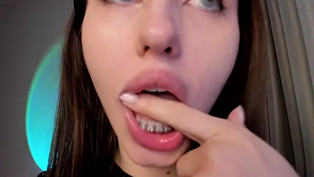 Snapshot of L1TWW chatting on February 2025 02:00:01 PM L1TWW online show from February 2025 02:00:01 PM