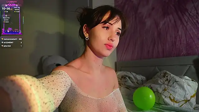 Snapshot of L1TWW chatting on November 2025 10:19:02 PM L1TWW online show from November 2025 10:19:02 PM