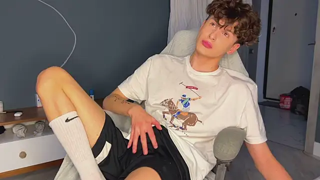 Snapshot of alyx_garden chatting on December 2024 12:59:02 PM alyx garden online show from December 2024 12:59:02 PM