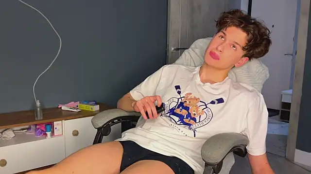 Snapshot of alyx_garden chatting on December 2024 08:15:01 PM alyx garden online show from December 2024 08:15:01 PM