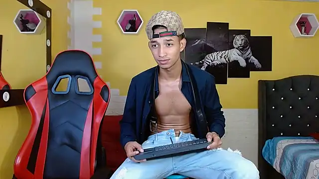 jose sexycumm online show from October 2025 10:39:01 PM