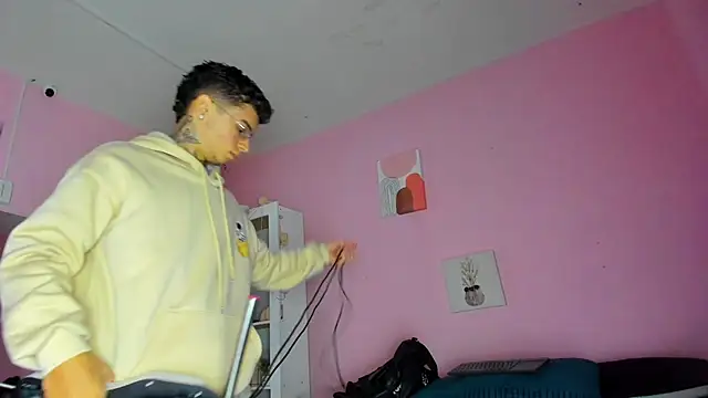 Ian Castillo  online show from October 2025 11:06:02 AM