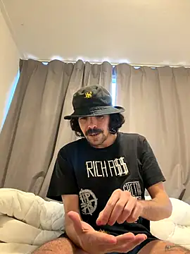 wolfwhite95 online show from November 2025 01:33:02 PM