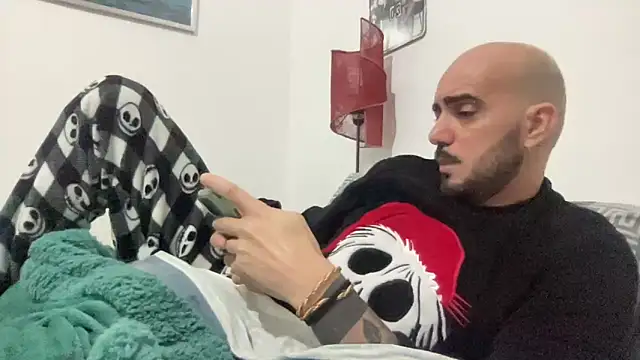 alessandromori91 online show from December 2025 07:40:02 PM