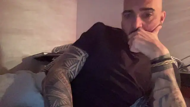 alessandromori91 online show from December 2025 10:18:02 PM