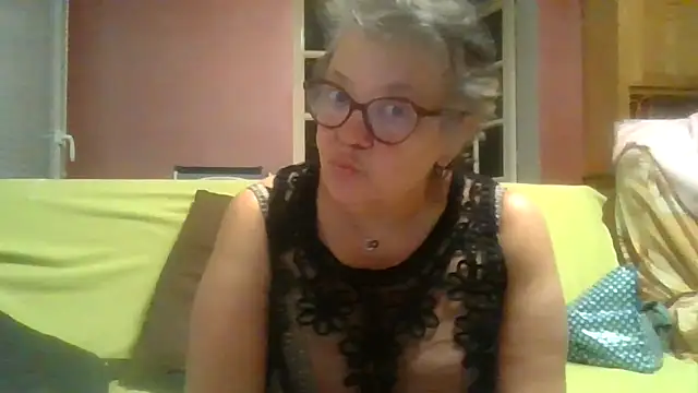 Vandeae44 online show from April 2026 08:57:02 PM