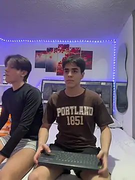 Snapshot of Alex_and_Fabian chatting on April 2026 03:11:01 AM Alex and Fabian online show from April 2026 03:11:01 AM